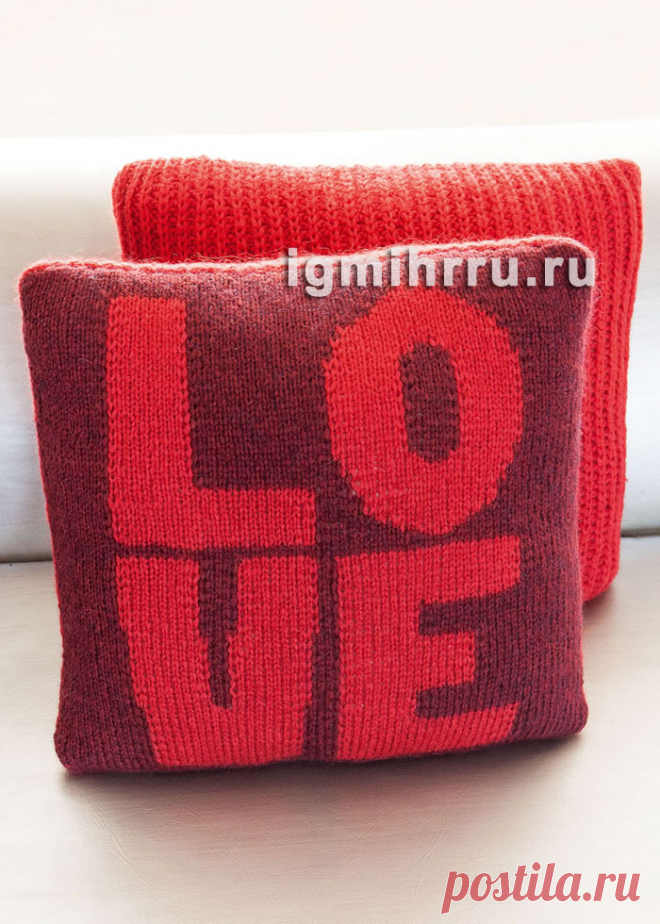 Чехол для подушки с вывязанным словом «Love». Вязание спицами