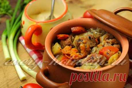 Свинина в горшочках с картошкой и тыквой