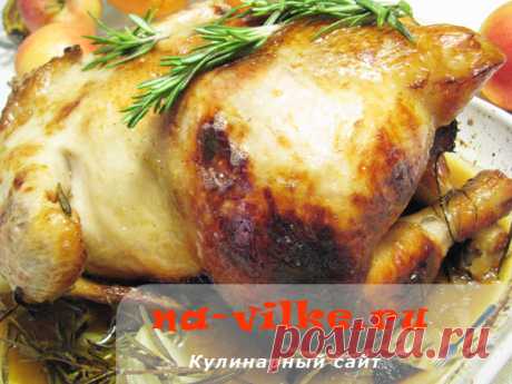 Курица фаршированная фруктами и запеченная целиком Курица получилась сочная, ароматная, без сладости. Всем советую приготовить в духовке целую курицу, фаршированную фруктами - апельсином, яблоком и черносливом.