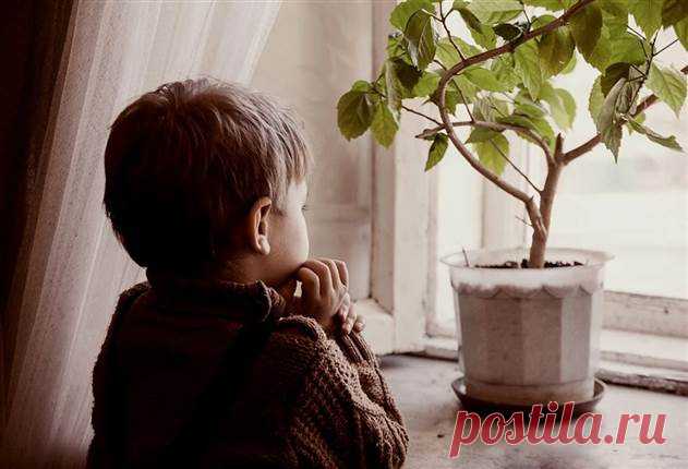 Надя родила, когда ей было 16 лет, и интерес к ребенку потеряла быстро. Игоря растили бабушка и дедушка, её родители… | Люблю Себя