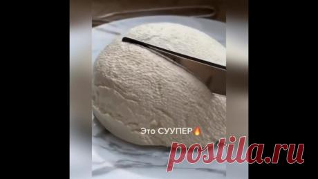 Домашний сыр Филадельфия 
на 100грамм - 61.97 ккалБ/Ж/У - 3.23/3.33/4.85

Что нам нужно:
-сметана от 15-25% 200г
-1/3 ч л соли
-1/2 ч л лимонного сока

Что делаем:
1. Сметану перемешать с солью и лимонным соком.
2. Выложить на сито (я выложила ещё и марлю)
3. Поставить на 8-10 часов в холодильник и сыворотка должна стечь (можно укрыть марлей и положить сверху пресс.
4. И уже фсё фсё Фсё...! Сыр Филадельфия готов!

-мазала на бутерброды ;
-взбивала с сахаром и на пиро...