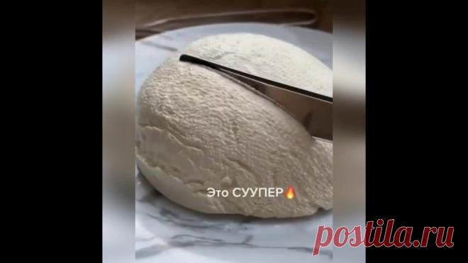 Домашний сыр Филадельфия 
на 100грамм - 61.97 ккалБ/Ж/У - 3.23/3.33/4.85

Что нам нужно:
-сметана от 15-25% 200г
-1/3 ч л соли
-1/2 ч л лимонного сока

Что делаем:
1. Сметану перемешать с солью и лимонным соком.
2. Выложить на сито (я выложила ещё и марлю)
3. Поставить на 8-10 часов в холодильник и сыворотка должна стечь (можно укрыть марлей и положить сверху пресс.
4. И уже фсё фсё Фсё...! Сыр Филадельфия готов!

-мазала на бутерброды ;
-взбивала с сахаром и на пиро...