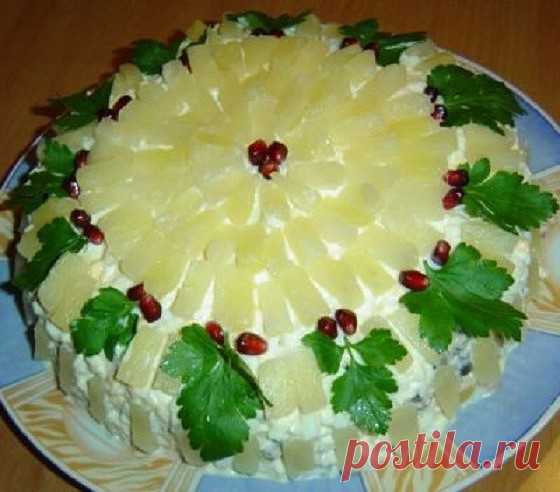 Очень интересный набор ингредиентов у этого
салата. Если Вы ни разу не пробовали его, то
обязательно приготовьте. Очень вкусно!
Такой салат с интересным набором ингредиентов
отлично идёт на любой стол. Вкусно!

Знакомьтесь с рецептом ➝ http://calatiki.blogspot.com/2017/10/chudo-slojka.html