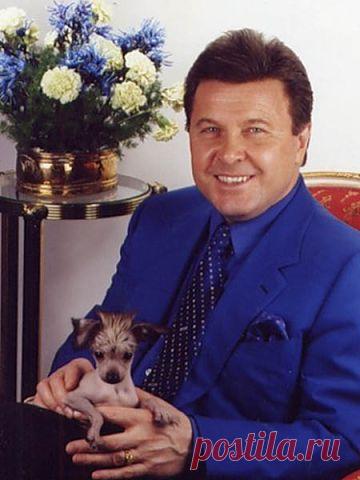 СОЛОВЬЯ БАСНЯМИ НЕ КОРМЯТ