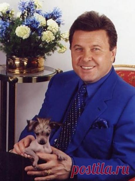 СОЛОВЬЯ БАСНЯМИ НЕ КОРМЯТ