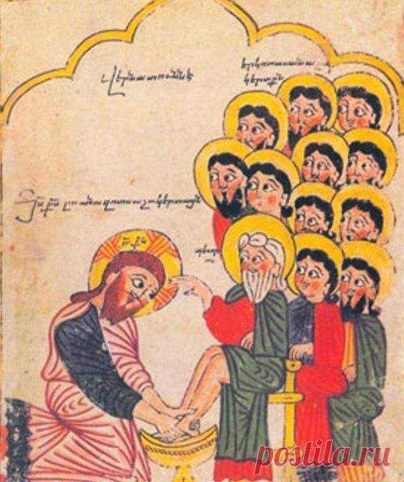 Ավագ հինգշաբթին նվիրված է վերջին ընթրիքին,իբրև Հաղորդության խորհրդի հաստատում:Առավոտյան եկեղեցիներում մատուցվում է Սբ.Պատարագ:Երեկոյան ժամերգությունից հետո կատարվում է Ոտնլվայի արարողություն:Հայ եկեղեցում  քահանան եկեղեցու խորանին ծնկաչոք լվանում է 12 մանուկների կամ եկեղեցու սպասավորների ոտքերը և օծում օրհնված յուղով:Ավագ հինգշաբթի երեկոյան կատարվում է Խավարման կարգ, որը վերաբերում է Ավագ Ուրբաթին՝ խորհրդանշելով Տիրոջ խաչելությունն ու թաղումը: