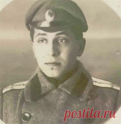 Михаил Михайлович Зощенко. В 1913 году Михаил окончил гимназию в Петербурге. Всю молодость Зощенко провел на войне - сначала Первой мировой, потом гражданской. |  Михаил Михайлович Зощенко