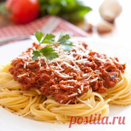 Как приготовить пасту дома Делимся рецептами вкусной пасты и рассказываем, как сделать спагетти и пенне дома. А поможет нам фуд-блогер Наталья Петрова, которая обучалась этому искусству прямо в Италии.