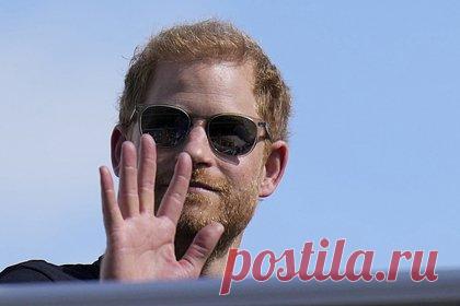 Принцу Гарри пригрозили лишением визы США из-за мемуаров. В США допустили аннулирование визы принца Гарри из-за раскрытия фактов употребления наркотиков. Представители американского фонда «Наследие» заявили, что признание может говорить о том, что принц Гарри лгал при получении вида на жительства, что может стать основанием для выдворения его из США.