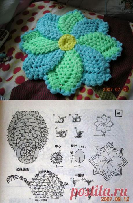 КОВРИК - СИДУШКА ИЗ ПЫШНЫХ ЛЕПЕСТОЧКОВ.