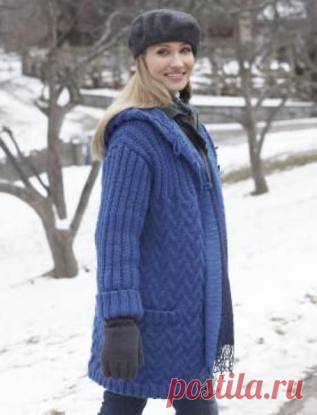 Пальто спицами с капюшоном и карманами