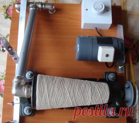 Моталка для перемотки пряжи в бобину с нитеукладчиком | izba-vyazalinya