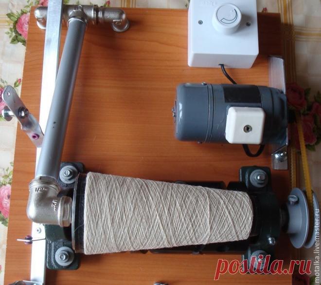 Моталка для перемотки пряжи в бобину с нитеукладчиком | izba-vyazalinya