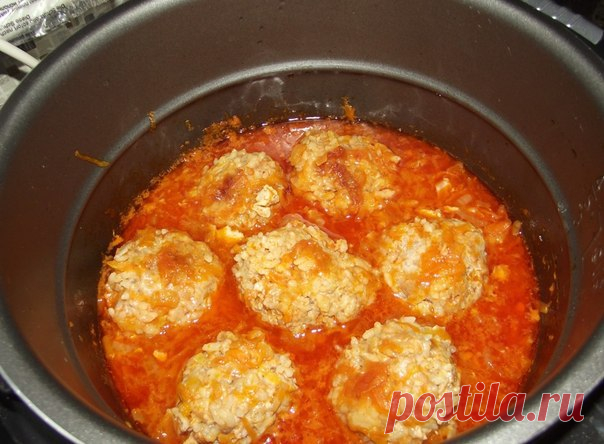 ТЕФТЕЛИ В МУЛЬТИВАРКЕ!

Очень просто и вкусно!

ИНГРЕДИЕНТЫ:

Фарш мясной
Рис
Лук
Морковь
Чеснок
Томатная паста

ПРИГОТОВЛЕНИЕ:

Заранее следует вымочить рис, что бы он набрал воду и после готовки не оказался сырым внутри.

Смешать фарш и рис, придать форму тефтелей.

Затем в мультиварке сделать зажарку в режиме 