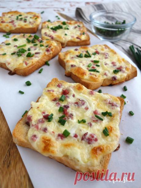 Flammkuchen Toast mit Speck und Zwiebeln - MeineStube