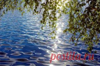 А понять никогда не поздно.. Где ты, счастье моё, заплутало -Я спросила у звёзд и у ветра -Почему в жизни мало, так малоБыло радости лёгой и светлой?Дунул ветер в лицо, рассмеялся -А ты хочешь всего много много?! Просто так ничег...