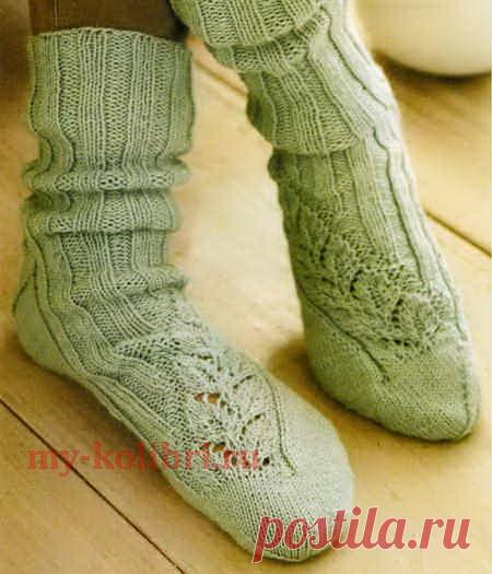 Носки спицами ажурным узором «Листики» - Колибри Изящные вязаные носочки с красивым ажурным узором, это не только красивая, но и весьма удобная вещь.