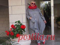 Бохо - это смешение нескольких стилистических направлений в моде, таких как хиппи, фольклор, сафари, милитари, этнические мотивы и даже винтаж.