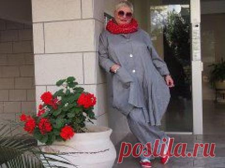 Бохо - это смешение нескольких стилистических направлений в моде, таких как хиппи, фольклор, сафари, милитари, этнические мотивы и даже винтаж.