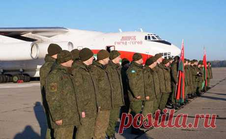 Еще одна группа белорусских военных пройдет обучение в России. Военнослужащие из Белоруссии отправляются на обучение в один из учебно-боевых центров в России, сообщил начальник главного управления боевой подготовки белорусских вооруженных сил генерал-майор Владимир Белый.
