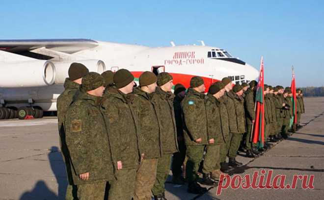 Еще одна группа белорусских военных пройдет обучение в России. Военнослужащие из Белоруссии отправляются на обучение в один из учебно-боевых центров в России, сообщил начальник главного управления боевой подготовки белорусских вооруженных сил генерал-майор Владимир Белый.