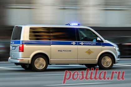 В одной из квартир Москвы нашли тело 17-летней девушки. В одной из квартир на северо-востоке Москвы нашли тело 17-летней девушки. Об этом сообщает «Московский комсомолец». Предположительно, девушка покончила с собой. Рядом с ее телом нашли записку, в которой говорилось, что никто россиянку не понимает и что она хочет переехать.