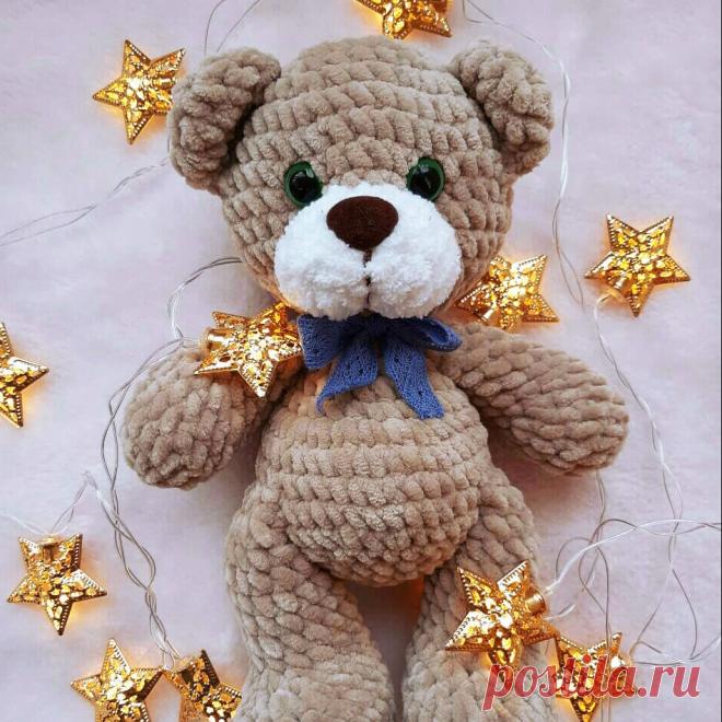 PDF Мишка Бантик крючком. FREE crochet pattern; Аmigurumi doll patterns. Амигуруми схемы и описания на русском. Вязаные игрушки и поделки своими руками #amimore - медведь, маленький медвежонок из плюшевой пряжи, плюшевый мишка.