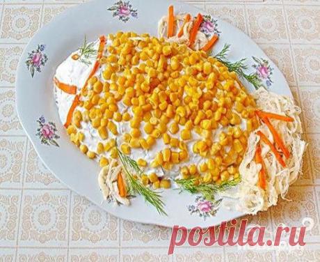 Салат &quot;Золотая рыбка&quot; 
https://povar.ru/recipes/salat_zolotaya_rybka-5641.html

Салат &quot;Золотая рыбка&quot; - пошаговый кулинарный рецепт на Повар.ру
Рецепт приготовления замечательного  салата «Золотая рыбка». Салат оформлен очень красиво. Если сюда добавить еще и кукурузы, то получится очень интересное вкусовое сочетание.