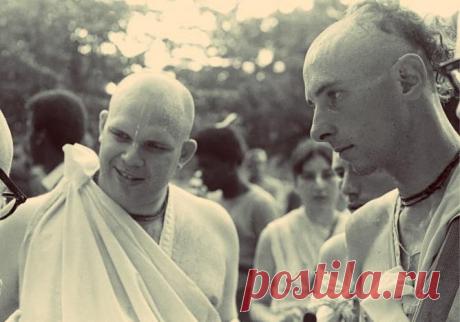 (4) Локарам Дас - СЕРЕБРЯНАЯ ЛОЖЕЧКА. Общение с преданными -...