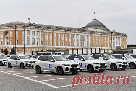Подаренную российскому призеру Олимпиады BMW продали на следующий день. Один из автомобилей BMW X3, подаренный российскому призеру Олимпийских игр-2020 в Токио, был продан на следующий день за 5,1 миллиона рублей. Имя спортсмена, продавшего автомобиль, не называется. В Фонде поддержки олимпийцев ранее говорили, что спортсмены имеют на это право.