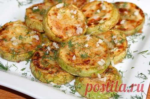 Одноклассники
КАБАЧКИ В ЧЕСНОЧНОМ КЛЯРЕ 🍴

ИНГРЕДИЕНТЫ:
● Кабачок-2 шт.
● Яйцо куриное-2 шт.
● Сметана-1/2 стакана
● Чеснок-1 долька
● Зелень (укроп)-1/2 пучка
● Оливковое масло Extra Virgin 500 мл-6 ст. л.
● Перец красный молотый-1 щепотка
● Приправа Чеснок и перец-1 ч. л.
● Соль по вкусу
● Мука пшеничная высший сорт-7 ст. л.