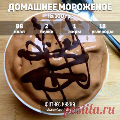 Запеченная скумбрия с травами Ингредиенты: • Скумбрия - 6 шт • Петрушка - 1 пучок • Лимон - 1 шт • Чеснок - 7 г • Оливковое масло - 2 ст. л • Кориандр - по вкусу • Соль, перец - по вкусу Приготовление: У скумбрии отрезаем головы. Разрезаем тушки со стороны хребта, удаляем внутренности и кости. Мелко рубим петрушку, чеснок и лимонную цедру трем на мелкой терке. Добавляем масло и 2 ст.л. лимонного сока, а также кориандр, соль и перец по вкусу. Перемешиваем. Намазываем смесью рыбу изнутри.…