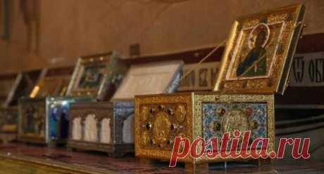 Мощи святых: что это и зачем В любом храме вы можете найти частички мощей разных святых. Они символизируют собой особое молитвенное присутствие почившего праведника, к которому обращаются с просьбой или благодарностью пришедший в...