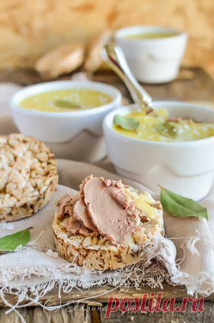 Мой самый-самый… печеночный паштет Знаете, много рецептов паштетов прошло через мои, обожающие taste-test , руки. Я очень люблю всякие паштеты , намазки , рийеты  в домашнем исполнении не вижу в них совершенно ничего зазорного. Более того, это потрясающе удобно: хочешь  делай запас, хочешь  используй для…