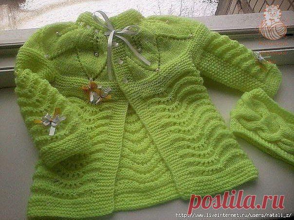 Салатовый кардиган

Описание.

Выберите размер спиц в зависимости от того, какой размер кофточки требуется получить, и следуйте инструкциям ниже. Вязание идет сверху вниз (круглая кокетка) одной деталью в прямом и обратном направлении.
Показать полностью...