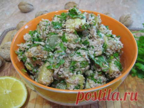 Кабачки в ореховом соусе.