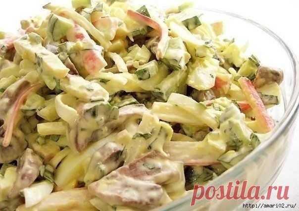 Салат из крабовых палочек с грибами и огурцами..