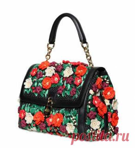 Dolce&amp;amp;Gabbanа 2013 - сумочки крючком !
Вот такие летние сумочки с вязаными цветами, Можно вышить старую классическую сумку и получиться супер-модный аксессуар...
