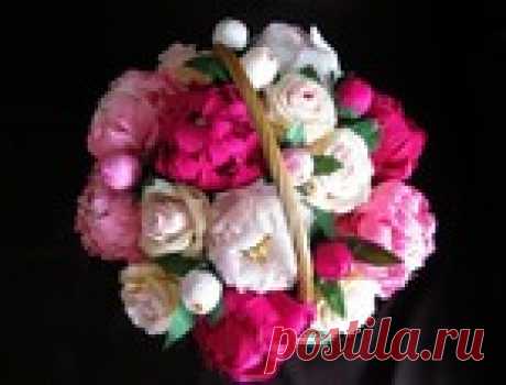 Пионы из конфет и гофрированной бумаги. МК