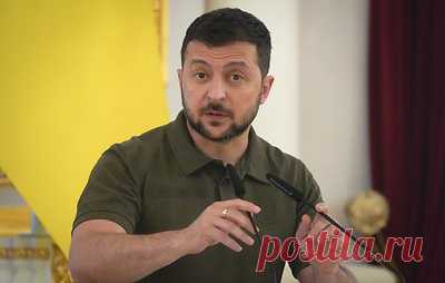 СМИ: готовность Зеленского к переговорам с Россией указывает на раскол в НАТО. Колумнист газеты Cumhuriyet Барыш Достер также отметил, что "США не обладают властью, чтобы навязывать миру порядок и вводить новые правила"