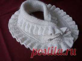 Красивые шарфы - воротники 
Пряжа: Elsebeth Lavold Angora, 50 г – 83 м, 4 моточка
Спицы: 5 мм или другие спицы для достижения необходимой плотности вязания.
Плотность вязания: 18 петель и 26 рядов = квадрат со стороной 10см чулочной вязкой.
Размер готового изделия: 20 см шириной, 63,5 см в длину.
ШАРФ:
1я часть
Набрать 90 петель способом Provisional Cast On method (смотреть здесь: http://www.knitty.com/ISSUEfall05/FEATfall05TT.html)
Ряды 1-3: платочная вязка.
Ряд 4: (лицевая сторона) *провязат