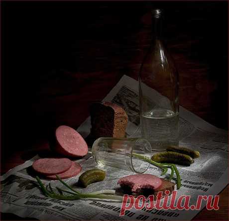 Муж наливает себе рюмку водки. Жена говорит:
- Дорогой, мы собираемся в компанию. Еще успеешь. Наберись терпения!
Про терпение муж забыл, но набрался... Мы ведь не боги, в конце концов, можем что-то и забыть, но главное - никогда.
За это и выпьем!