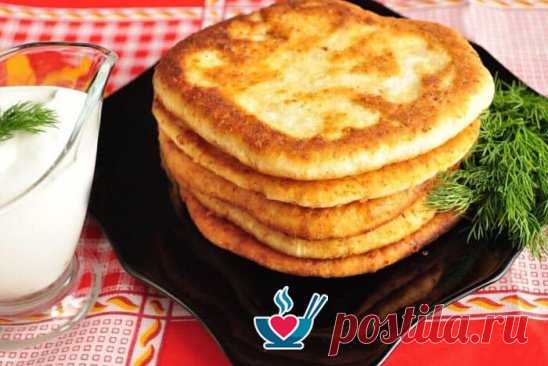 Сырные лепешки за 5 минут
#кулинарные_хитрости #лепешки 
 Ингредиенты
Кефир  — 1 Стакан
Соль  — 0,5 Чайных ложки
Сахар  — 0,5 Чайных ложки
Сода  — 0,5 Чайных ложки
Сыр тертый  — 1 Стакан
Мука пшеничная  — 2 Стакана
Как приготовить 