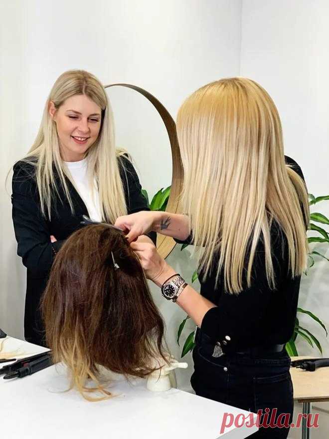 Когда женщина решает изменить прическу, идет в салон красоты, она желает, чтобы ее обслужили на высшем уровне. Наращенные волосы с натуральными прядями смотрятся дорого и естественно. При этом они должны быть правильно подобраны по оттенку. Рынок перенасыщен предложениями, и неискушенный клиент может не разобраться, что из них подлинное, а что — подделка. Как выбрать волосы для наращивания и не ошибиться в качестве?