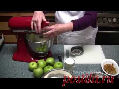 Рецепт - Шарлотка с яблоками от ВидеоКулинарии