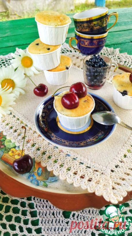 Кексы с черникой "Вкусные". У нас наступил сезон черники. Очень люблю эту ягоду и всегда стараюсь приготовить из нее что-нибудь вкусное! Эти кексы готовятся очень просто, а получаются настолько нежными и вкусными, что гости всегда спрашивают рецепт! Угощайтесь!