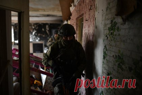 Убивший деда вагнеровец выступил перед школьниками как герой СВО. Александр Расправин, участник ЧВК «Вагнер», выступил перед школьниками в Нижегородской области как герой специальной военной операции (СВО). Подробности о встрече с ним привели в группе «МБОУ Выездновская СШ» во «ВКонтакте». Мужчина до попадания в зону боевых действий расправился с собственным дедом.