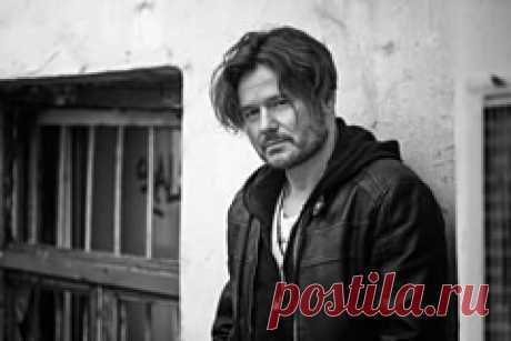 Российский актер прокомментировал смерть звезды сериала «Кухня». Российский актер Павел Трубинер прокомментировал смерть своего коллеги, звезды сериала «Кухня» Ивана Рудакова. «Он достаточно здоровый молодой парень. Это шок, конечно. Замечательный актер, сколько он мог еще сделать. У нас с ним были очень хорошие и дружеские отношения», — рассказал Трубинер.