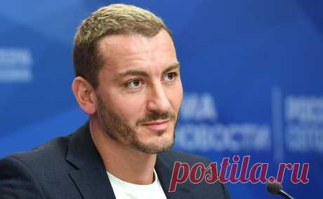 МВД объявило в розыск журналиста Карена Шаиняна. Шаинян освещает жизнь ЛГБТ-сообщества и ведет на немецком телевидении программу о России, он редактировал книги «Вся кремлевская рать» и «Империя должна умереть». Журналиста объявили в розыск по статье УК