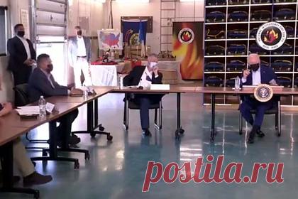 Белый дом не позволил американцам услышать вопросы Байдена. Белый дом прервал трансляцию речи президента США Джо Байдена, когда тот попытался задать вопрос одному из чиновников. Это произошло во время визита политика в штат Айдахо. Американский лидер обсуждал проблему лесных пожаров вместе с местными властями и чиновниками. Байден говорил большую часть выступления.